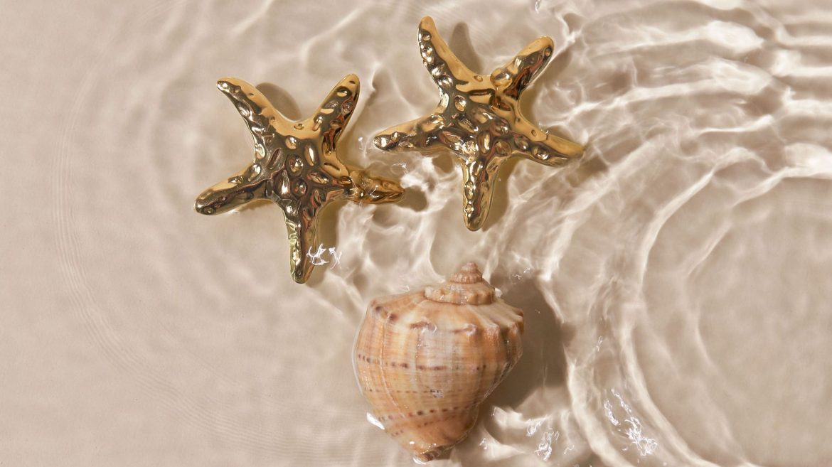 Gold Starfish & Seashell Jewelry Detail – Nautical-Inspired Earrings or Pendants, Coastal Women’s Accessories